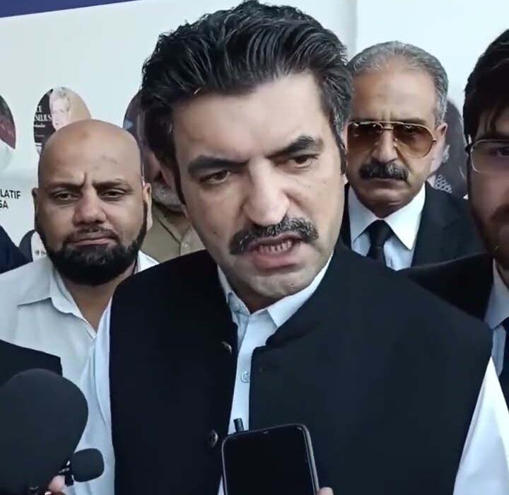 پی ٹی آئی پشاور کی قیادت شیر افضل مروت سے ناراض