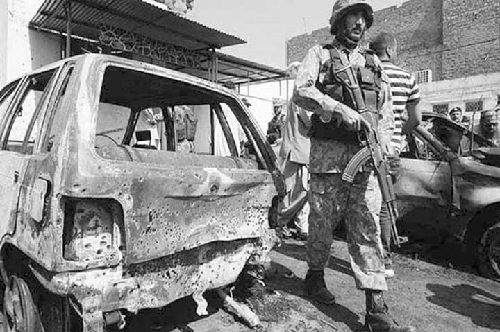 ڈی آئی خان؛ خودکش حملے میں 3 سکیورٹی اہل کار شہید، 12 زخمی