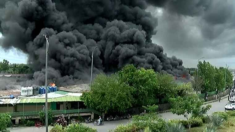 اسلام آباد، اتوار بازار میں خوفناک آتشزدگی ، دکانیں ،سٹالز جل کر راکھ ، وزیر داخلہ کا نوٹس