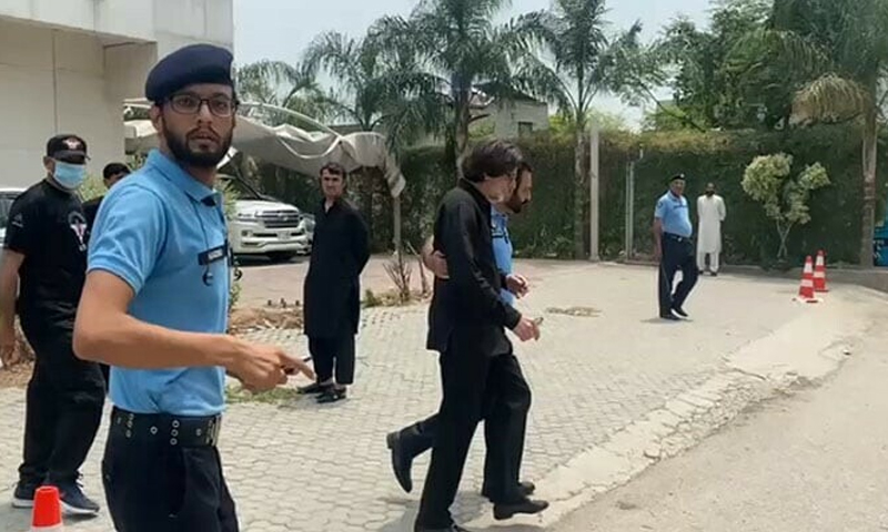 پی ٹی آئی دفتر پر چھاپے ، روف حسن کی گرفتاری کی ایف آئی آر سامنے آگئی
