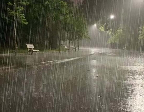 لاہور سمیت پنجاب کے مختلف شہروں میں بارش ، بجلی کی فراہمی معطل