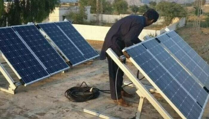 خیبر پختونخوا حکومت کا سکولوں اور مساجد کو شمسی توانائی پر منتقل کاعلان