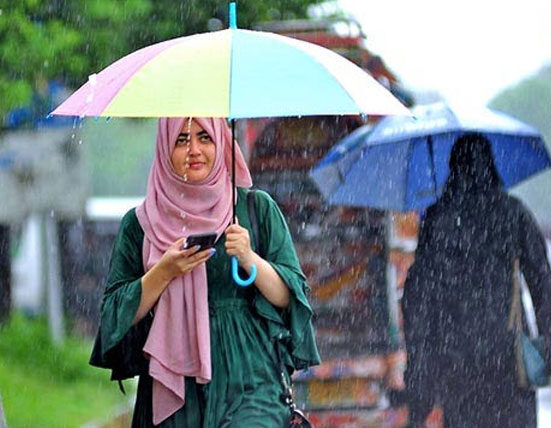 لاہور سمیت پنجاب کے مختلف شہروں میں بارش ، موسم خوشگوار