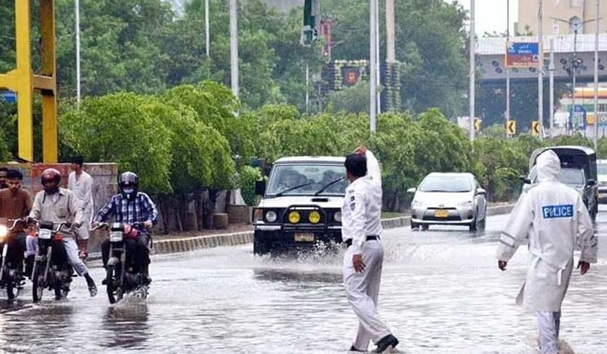 کراچی کے مختلف علاقوں میں وقفے وقفے سے بارش جاری