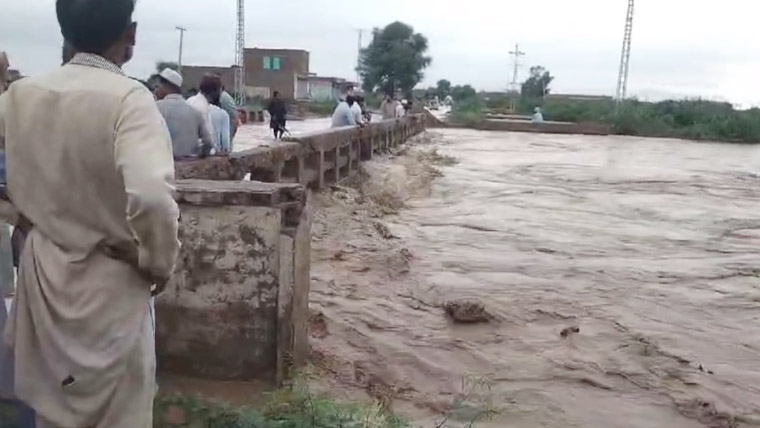 ملک بھر میں بارشوں سے تباہی ، حادثات میں 8 افراد جاں بحق ،نشیبی علاقے زیر آب