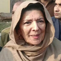 بانی پی ٹی آئی نے کہا سپریم کورٹ کو عوام نے بچانا ہے ، علیمہ خان