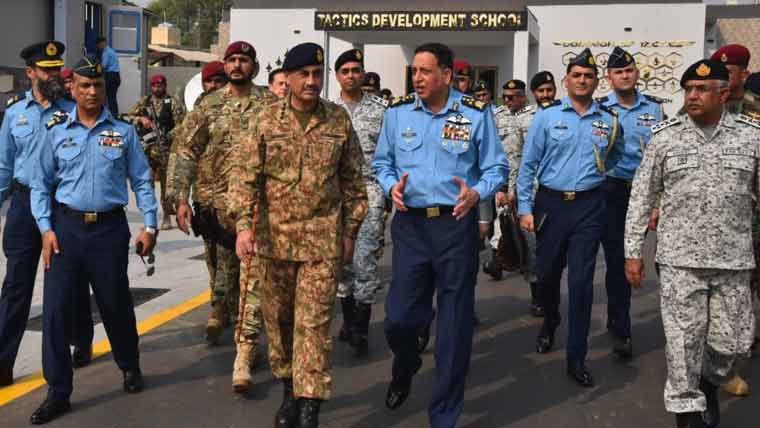 آرمی چیف کا پاک فضائیہ کی آپریشنل بیس کا دورہ ، کثیر الملکی مشق انڈس شیلڈ کا مشاہدہ
