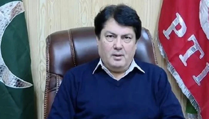 پی ٹی آئی قیادت میں اختلافات کی افواہیں بے بنیاد ہیں ، بیرسٹر سیف