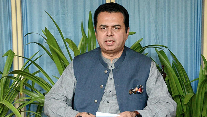 بانی پی ٹی آئی تاریخ میں سب سے زیادہ وہ آئی پی قیدی ہیں ، طلال چوہدری