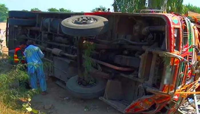 سرگودھا ، بس اُلٹ گئی ، 2 افراد جاں بحق ، 10 زخمی