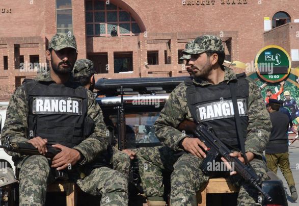 تحریک انصاف احتجاج ، شرپسندوں نے رینجرز اہلکاروں پر گاڑی چڑھا دی، 4 اہلکار شہید