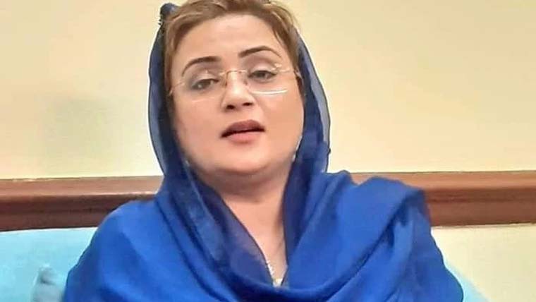 نئی نئی انقلابی باجی ابھی تک سو کر نہیں اُٹھیں ، عظمیٰ بخاری