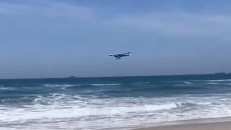 آسٹریلیا، یورپی سیاحوں کو لیجانے والاچھوٹا طیارہ سمندر میں گر گیا