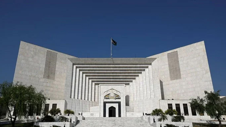 ملٹری ٹرائل کیس: ایوب خان دور میں بنیادی حقوق میسر تھے؟ آئینی بنچ