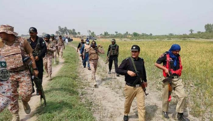 گھوٹکی میں مال بردار کنٹینر پر ڈاکوں کا حملہ ناکام