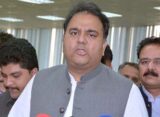 ہم حکومت اور نااہل اپوزیشن کے درمیان پس رہے ہیں: فواد چوہدری