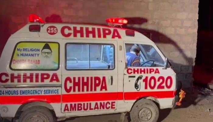 کراچی، گھر کی چھت گرنے سے ایک ہی خاندان کے 6 افراد جاں بحق