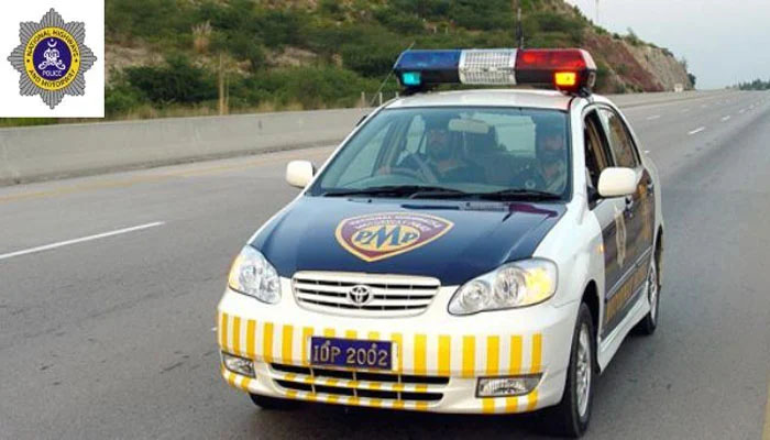 موٹر وے پولیس کا زائد کرایہ لینے والے ٹرانسپورٹرز کیخلاف کریک ڈان