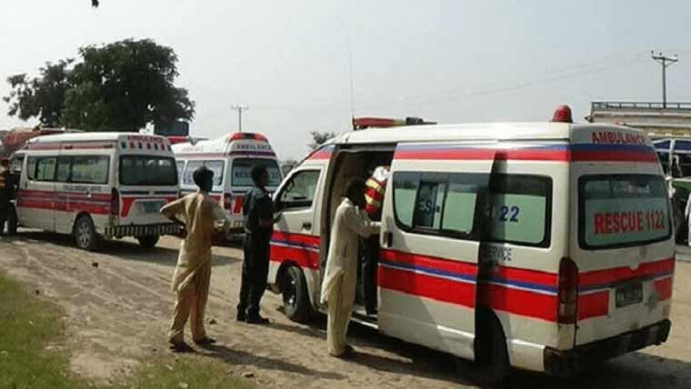 جڑانوالہ: بس کی ٹکر سے رکشہ سوار ایک ہی خاندان کے 8 افراد جاں بحق