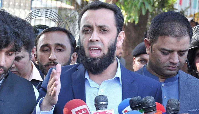 بھارت کے وزیرِ خارجہ سے اب تک کوئی بات نہیں ہو رہی: وزیرِ اطلاعات عطا تارڑ