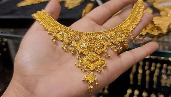 سونا فی تولہ 2300 روپے سستا