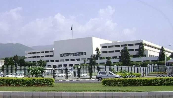 اراکین قومی اسمبلی پارلیمنٹ لاجز کی تزئین و آرائش اور مرمت نہ ہونے پر پھٹ پڑے