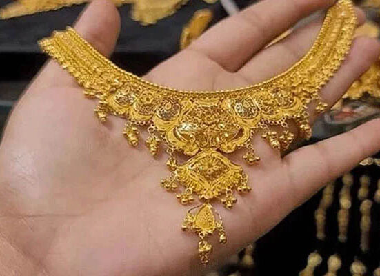 سونے کی فی تولہ قیمت میں 460 روپے کی کمی