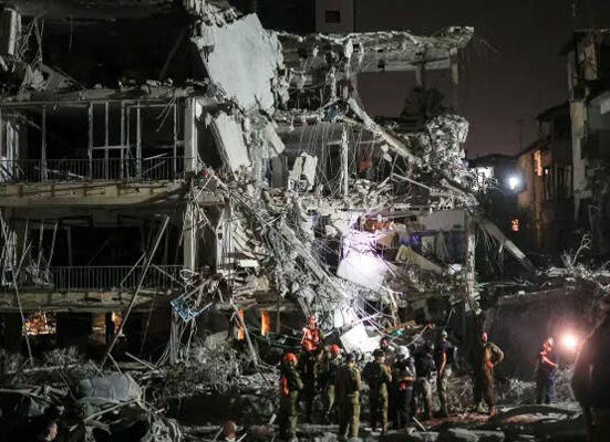 ایران کا بھرپور جواب، اسرائیل دھماکوں سے گونج اٹھا، 7 ہلاک، متعدد عمارتیں تباہ