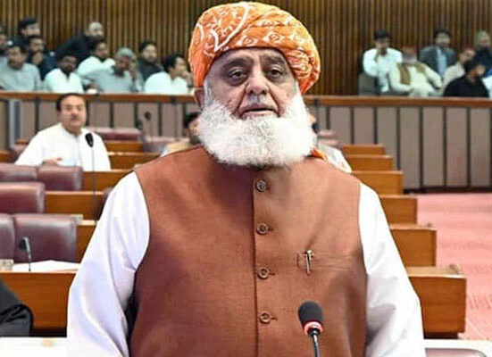 حکومت کو بات پسند نہیں آتی تو اپوزیشن کی آواز بند کر دیتی ہے، فضل الرحمان