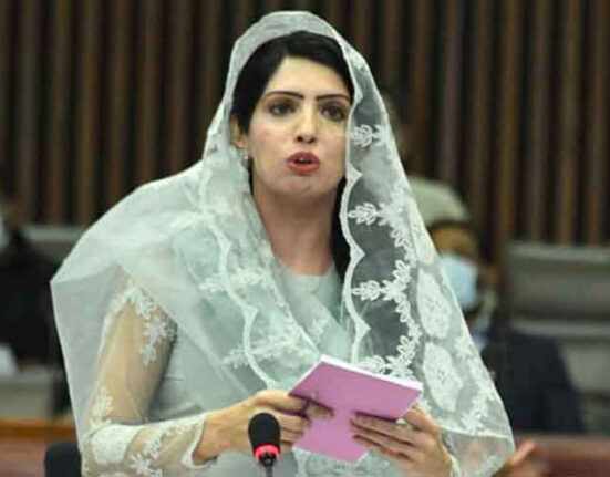 عالیہ حمزہ اجلاس میں نہ بلانے پر اپنی ہی قیادت پر برس پڑیں