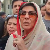 بانی پی ٹی آئی کے کیسز کا ایک ہی بندہ آرڈر دیتا ہے: علیمہ خان
