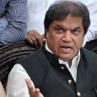 وزیر ریلوے کا اچانک راولپنڈی اسٹیشن کا معائنہ، گندگی اور ناکافی سہولتوں پر برہم