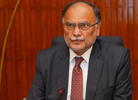 دشمن انتشار اور تقسیم پیدا کر کے ہمیں کمزور کرنا چاہتا ہے: احسن اقبال