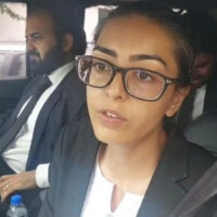 قائداعظم یونیورسٹی سے طلباء کی گرفتاری، ایمان مزاری کا بیان سامنے آگیا