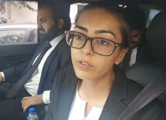 قائداعظم یونیورسٹی سے طلباء کی گرفتاری، ایمان مزاری کا بیان سامنے آگیا