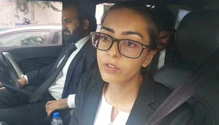قائداعظم یونیورسٹی سے طلباء کی گرفتاری، ایمان مزاری کا بیان سامنے آگیا