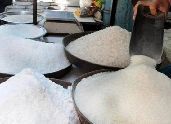 مہنگی چینی فروخت کرنے پر 10 افراد گرفتار، 18 دکانیں سیل