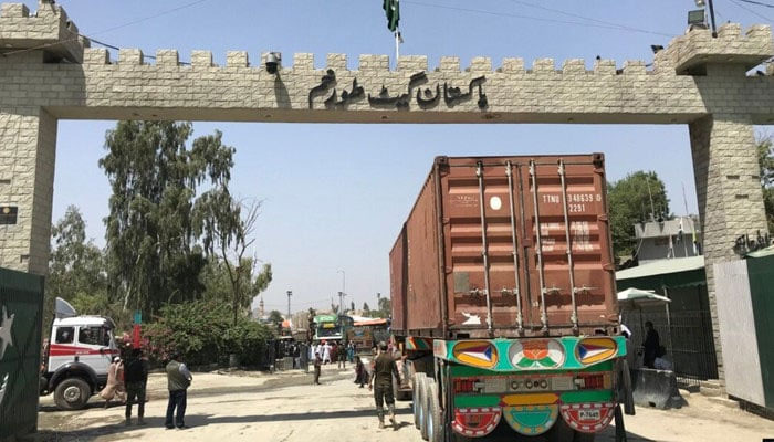 طورخم: کارگو گاڑیوں کے افغانی ڈرائیورز و کلینرز کیلئے ویزا پاسپورٹ میں نرمی کا فیصلہ