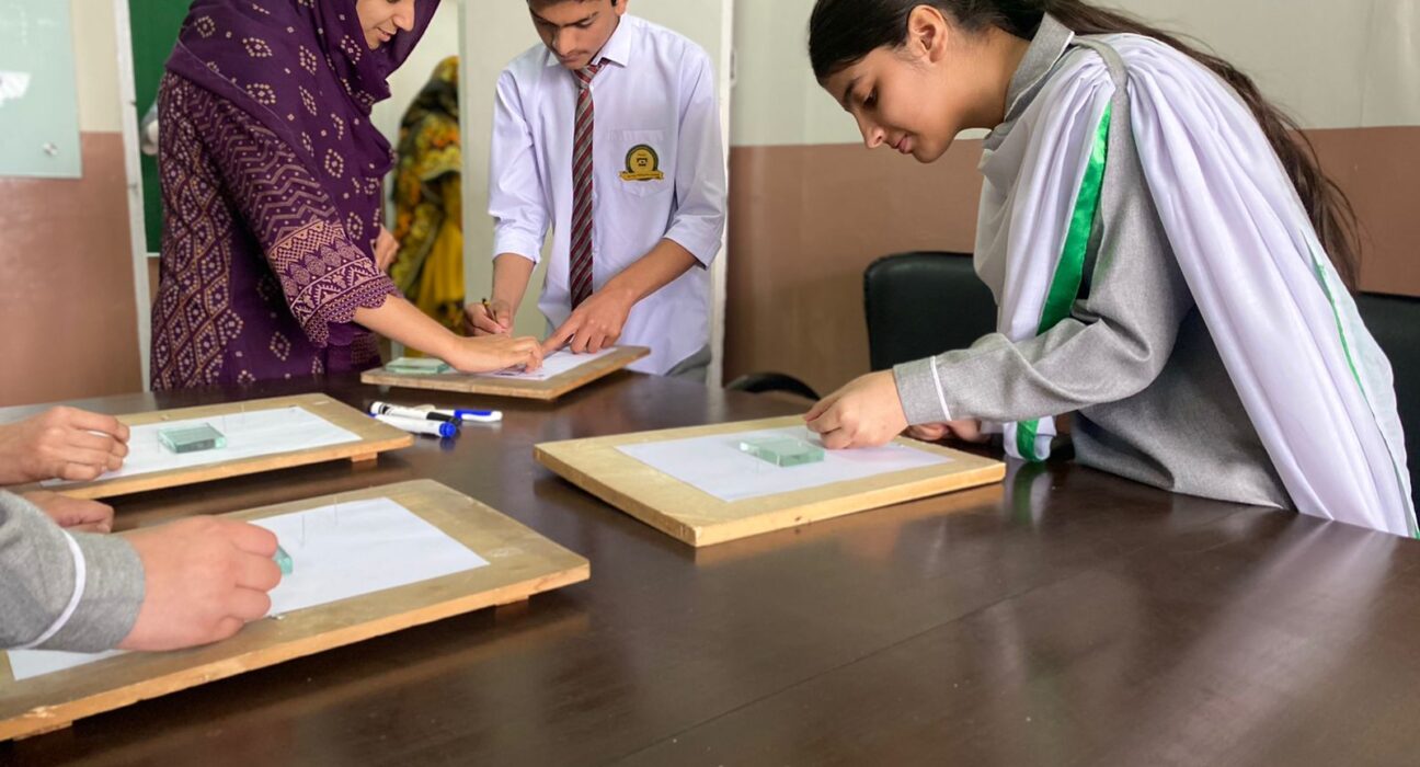 ٹیلی کام فاؤنڈیشن اسکول سسٹم کا انقلابی قدم، اپنے تمام اساتذہ سے پرفارمنس بونڈ پر دستخط کروادیئے