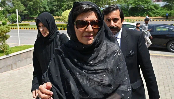 پولیس والے خود ہمیں بتا رہے تھے وہ بانی کیساتھ کھڑے ہیں: علیمہ خان