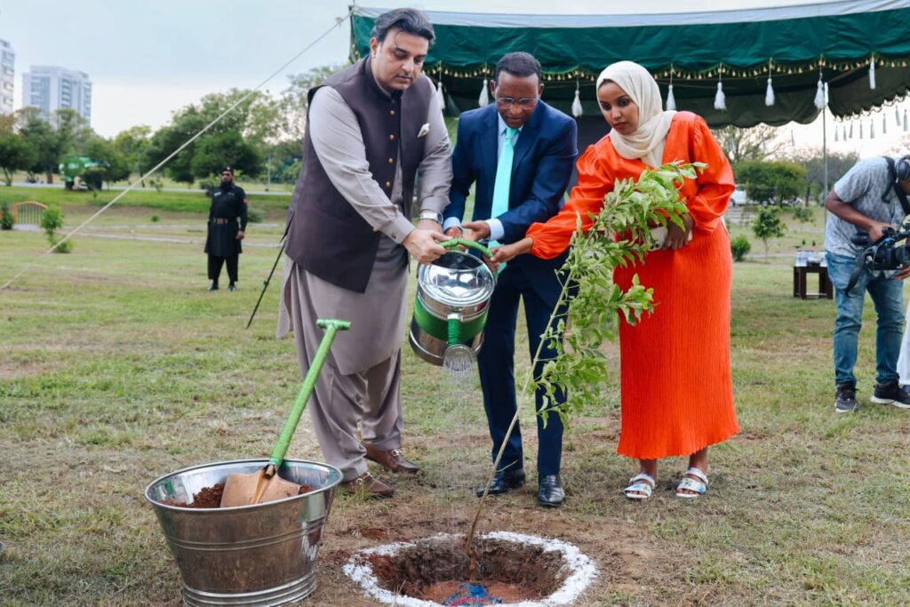 اسلام آباد میں پلانٹ فراٹرنٹی مہم کا آغاز ،ایتھوپین سفیر کی خصوصی شرکت