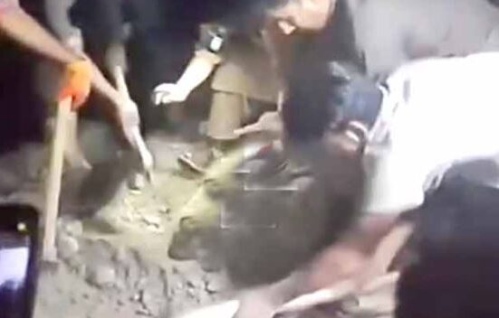 گلگت: دنیور نالے میں مٹی کا تودہ گر گیا، ملبے تلے دب کر8 رضاکار جاں بحق