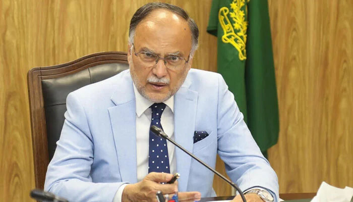 احسن اقبال نے ملکی ترقی کیلئے نوجوانوں سے اپنا کردار ادا کرنے کا حلف لے لیا