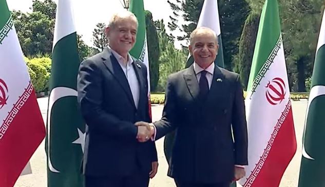 ایرانی صدر مسعود پزشکیان کی وزیراعظم ہاس آمد، گارڈ آف آنر پیش