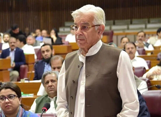 بذریعہ سڑک ایران جانے پر جائز وجوہات کے سبب پابندی عائد کی: خواجہ آصف
