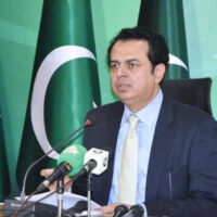 بانی پی ٹی آئی کے بیٹوں کو پاکستان میں گرفتار نہیں کیا جائے گا: طلال چوہدری