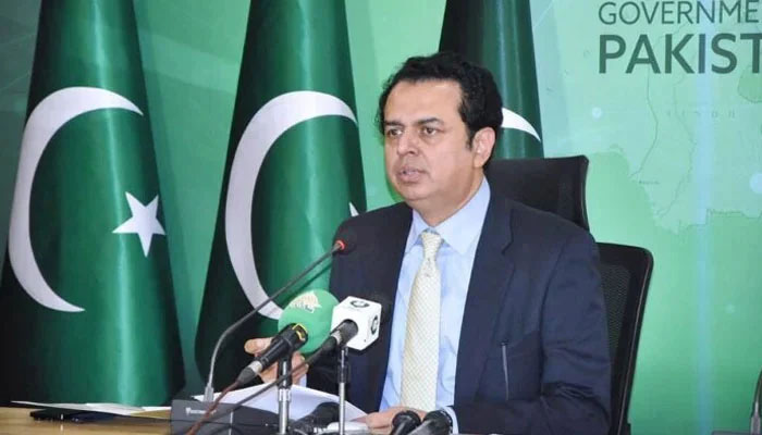 بانی پی ٹی آئی کے بیٹوں کو پاکستان میں گرفتار نہیں کیا جائے گا: طلال چوہدری
