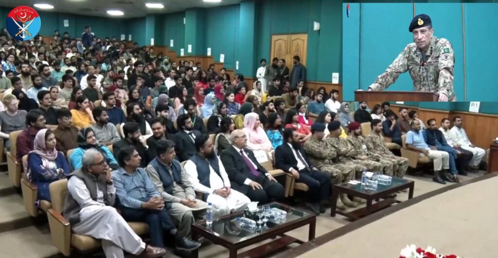 ڈی جی آئی ایس پی آر کا فاسٹ یونیورسٹی اسلام آباد کا دورہ ،طلبہء اور اساتذہ سے خصوصی نشست