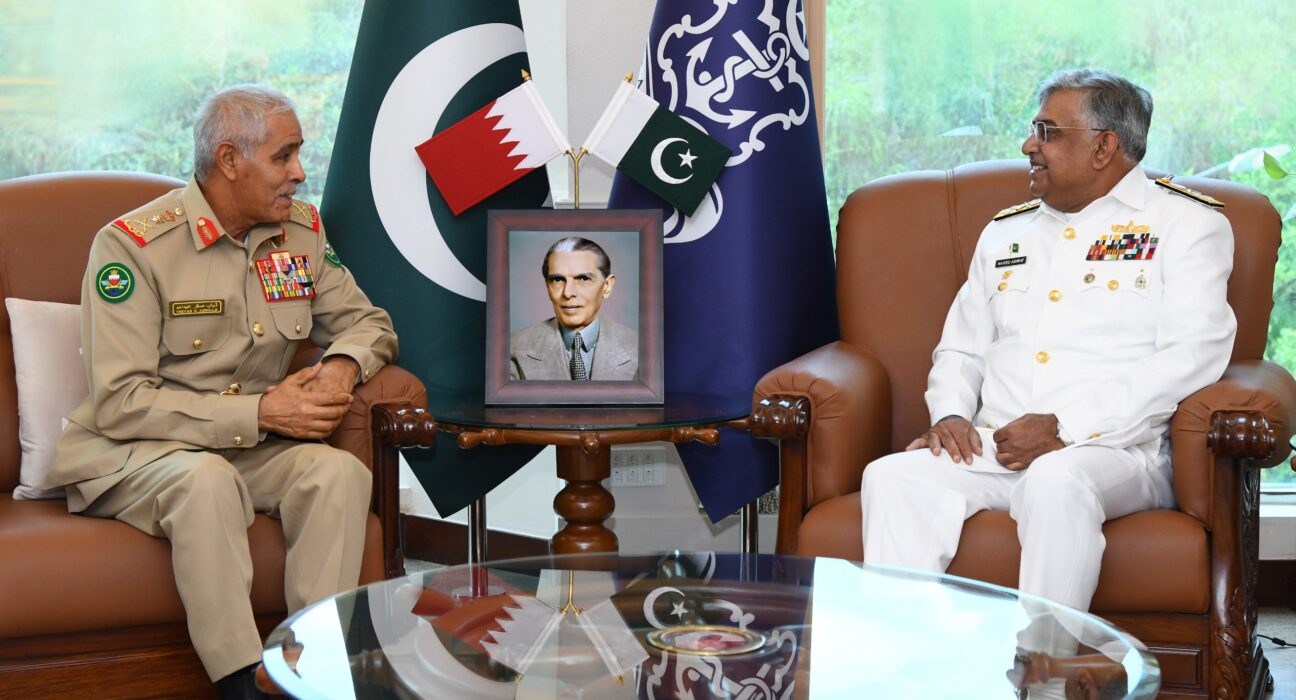 چیف آف اسٹاف بحرین ڈیفنس فورس کی امیرالبحر سے نیول ہیڈ کوارٹرز میں ملاقات