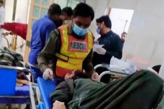مالا کنڈ: ٹرک الٹنے سے 15 افراد جاں بحق، خواتین اور بچوں سمیت 8 زخمی